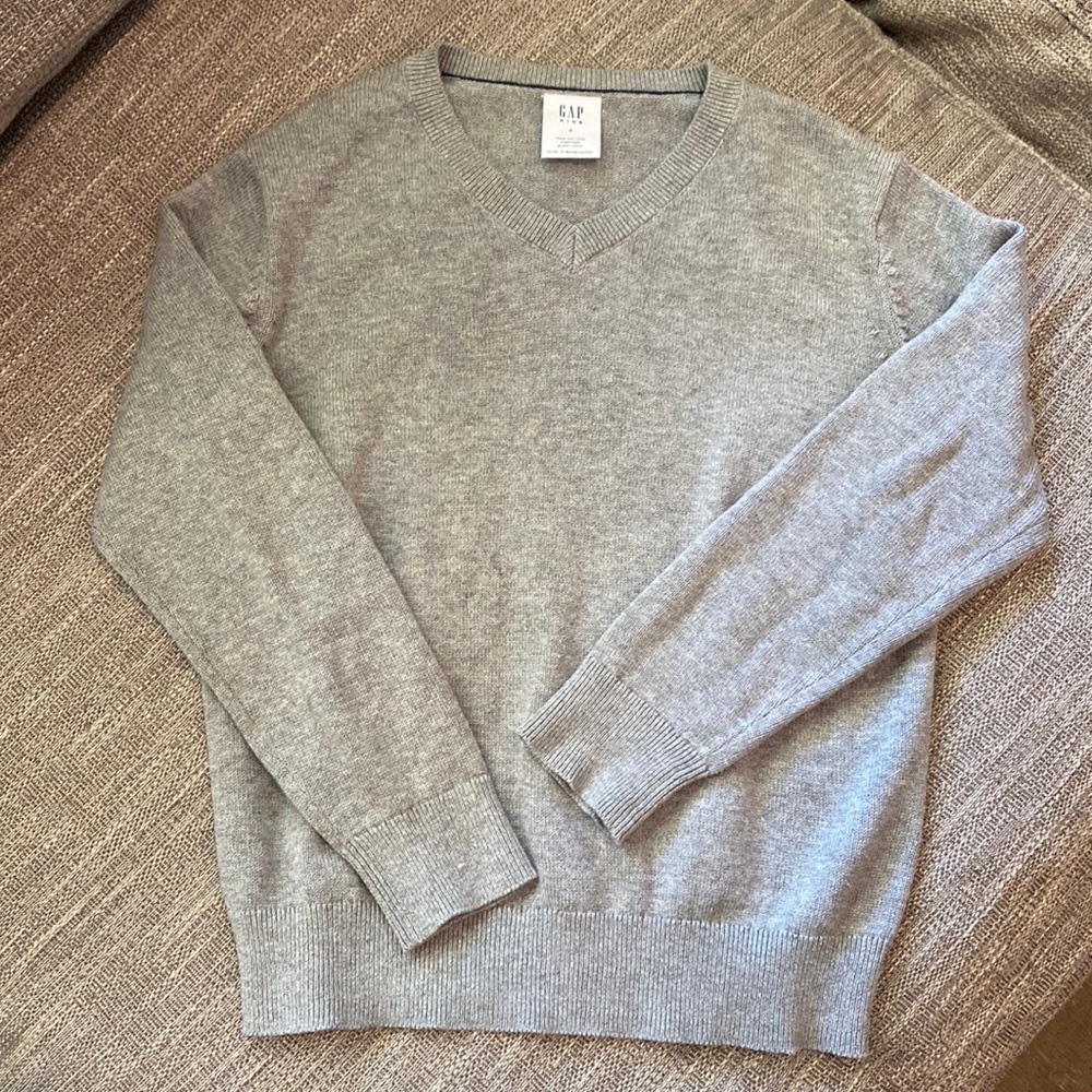 Gap sweater